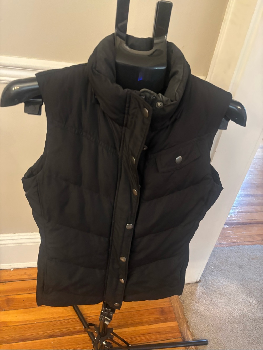 Women’s Banana Republic Black Quilted Puffer Vest